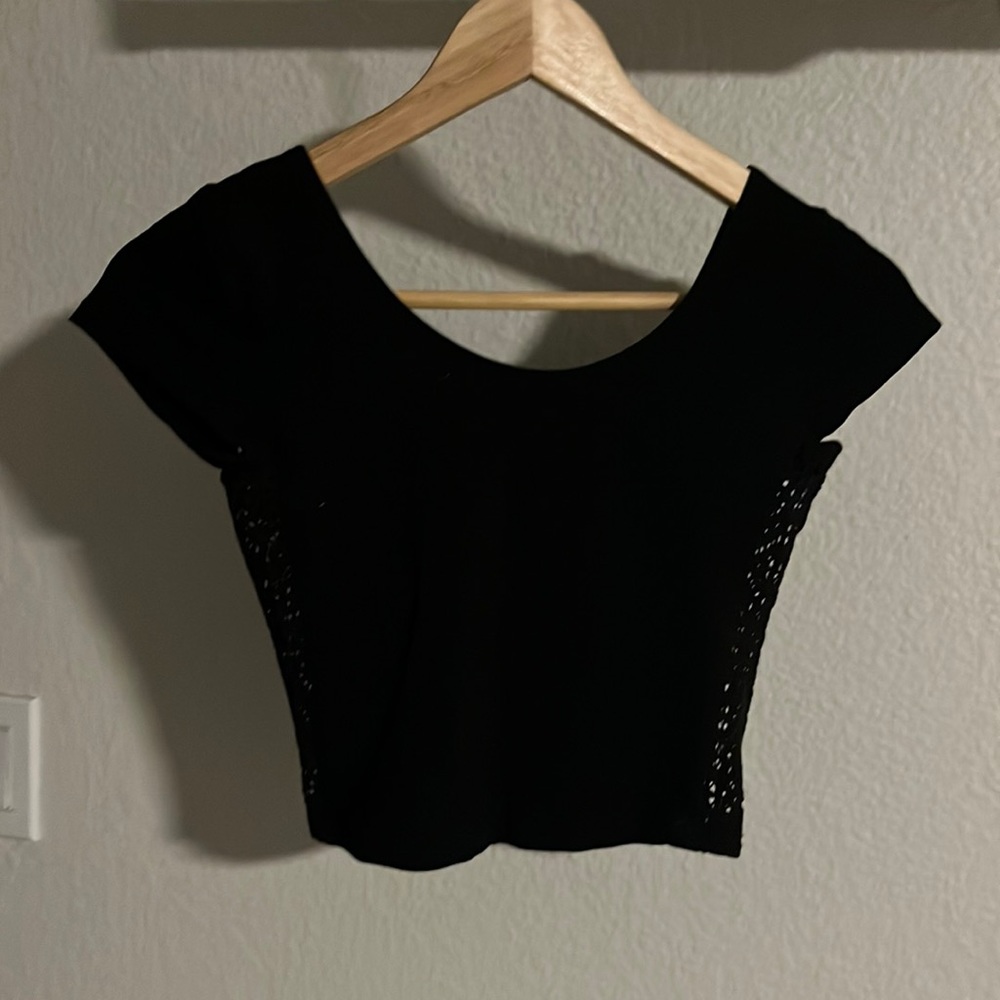 Basic black crop top. Lace on the sides. Slightly worn. Garage brand. XS.